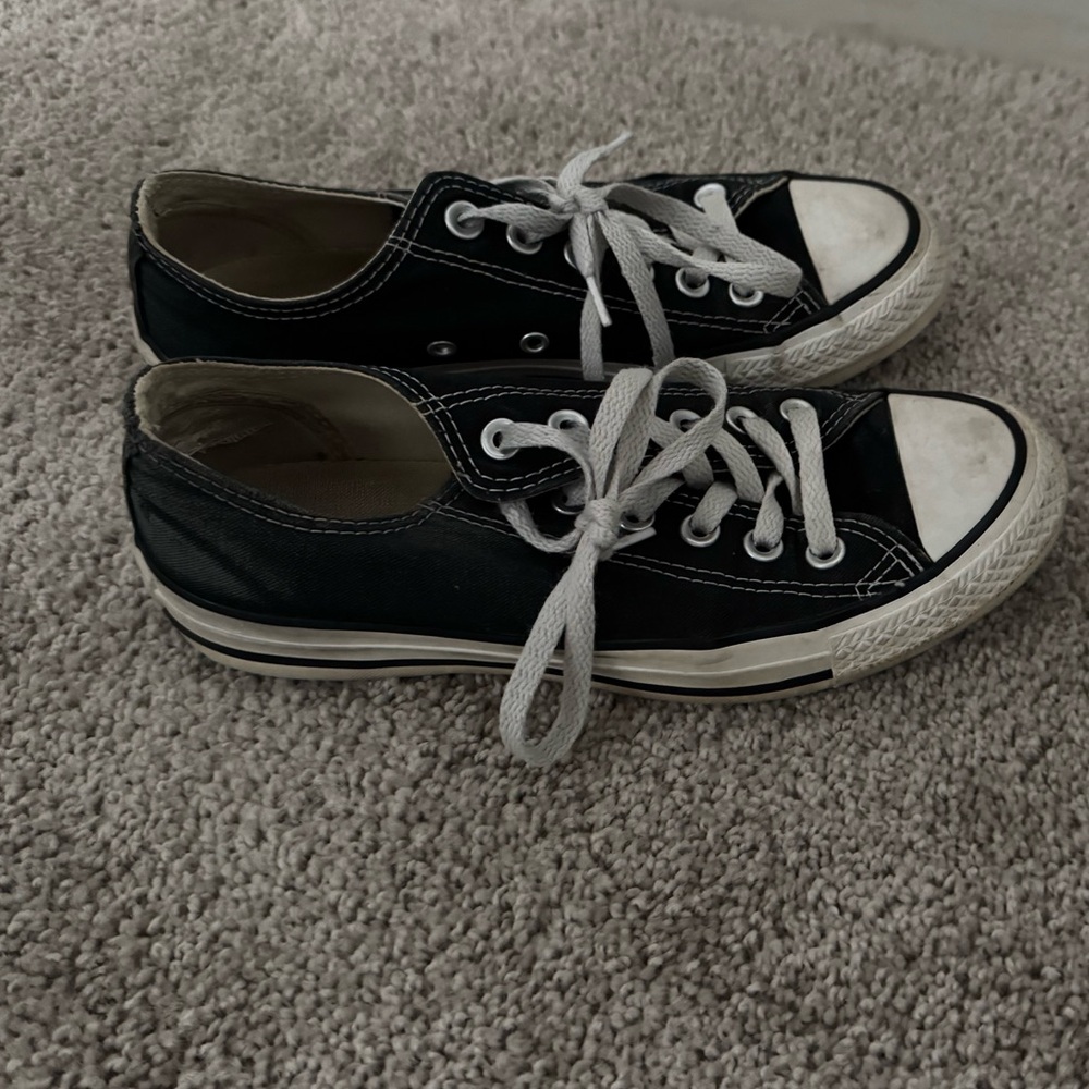 Converse low rise shoes, women’s 6 1/2, men’s 4 1/2